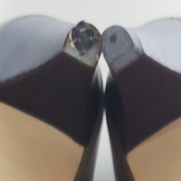 👠 9 West Khaki Leather Pumps - Classic & Comfortable (Size 6.5M) - Picture 13 of 14